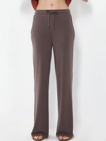 regular Pantaloni sportivi di Busem in marrone: frontale