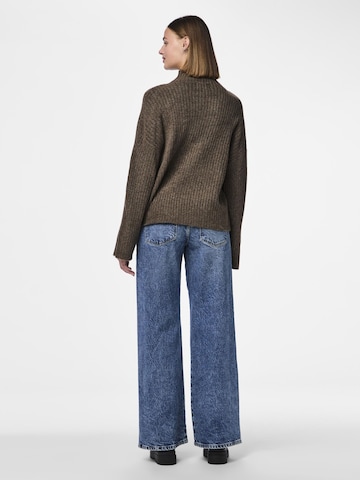 Pullover 'Tulle' di PIECES in marrone