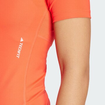 ADIDAS PERFORMANCE Toiminnallinen paita ' Techfit Training Tee ' värissä oranssi