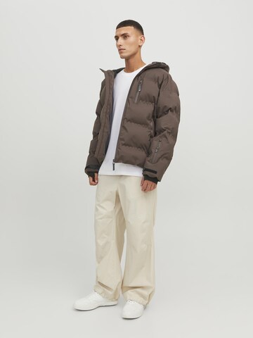 JACK & JONES Winterjas 'Sweep' in Bruin