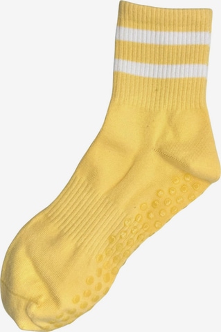 Sculpture Athletic Socks in Yellow: front