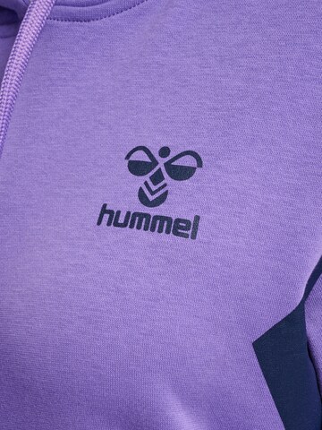 Hummel Urheilullinen collegepaita 'Staltic' värissä lila
