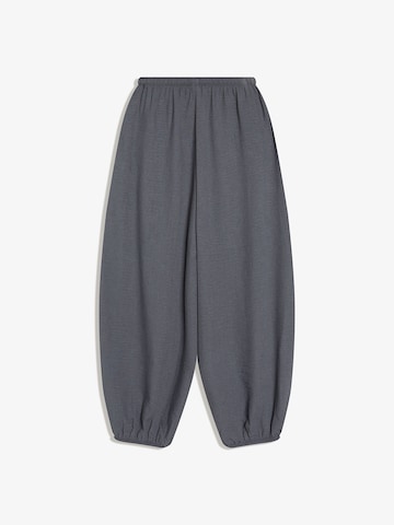 Bershka Tapered Nadrág - szürke