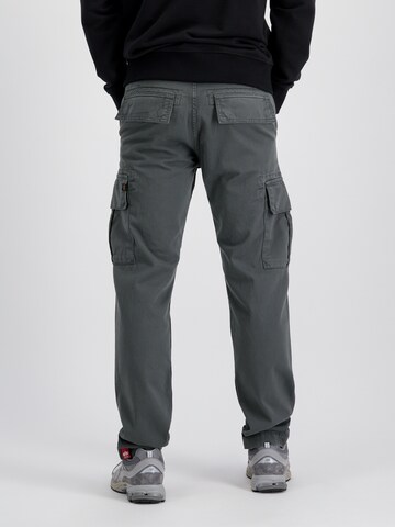 ALPHA INDUSTRIES - regular Pantalón cargo en gris