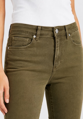 Slimfit Jeans di Elara in verde