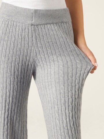 CALZEDONIA Wide Leg Hose in Grau