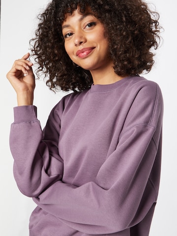 WEEKDAY - Sweatshirt 'Essence Standard' em roxo