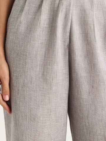 Pantalons de tailleur Bianco Lucci en gris