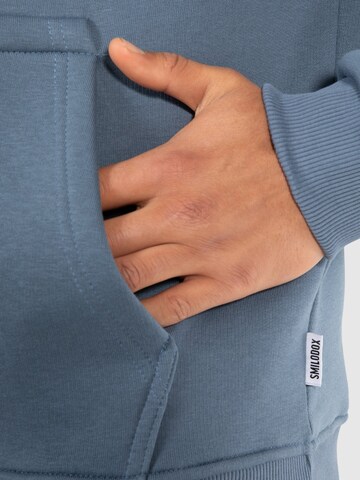 Smilodox Sweatshirt 'Rylee' in Blauw
