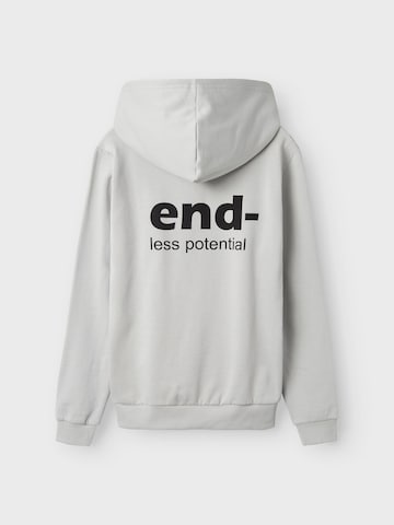 NAME IT - Sudadera en gris