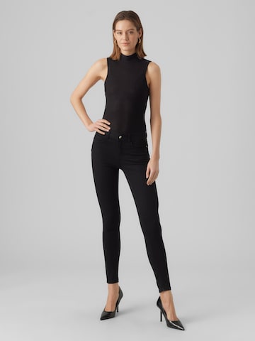 VERO MODA Skinny Jeans 'SELA' i svart