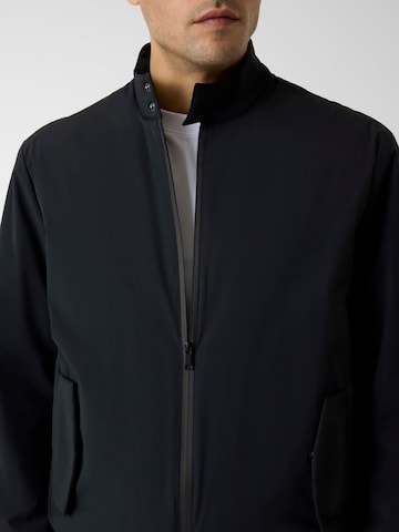 GUESS Between-Season Jacket in Black