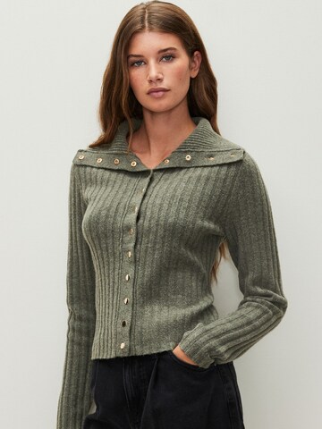 Next Strickjacke in Grün: Vorderseite