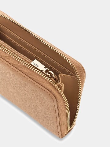 GUESS Portemonnaie in Beige