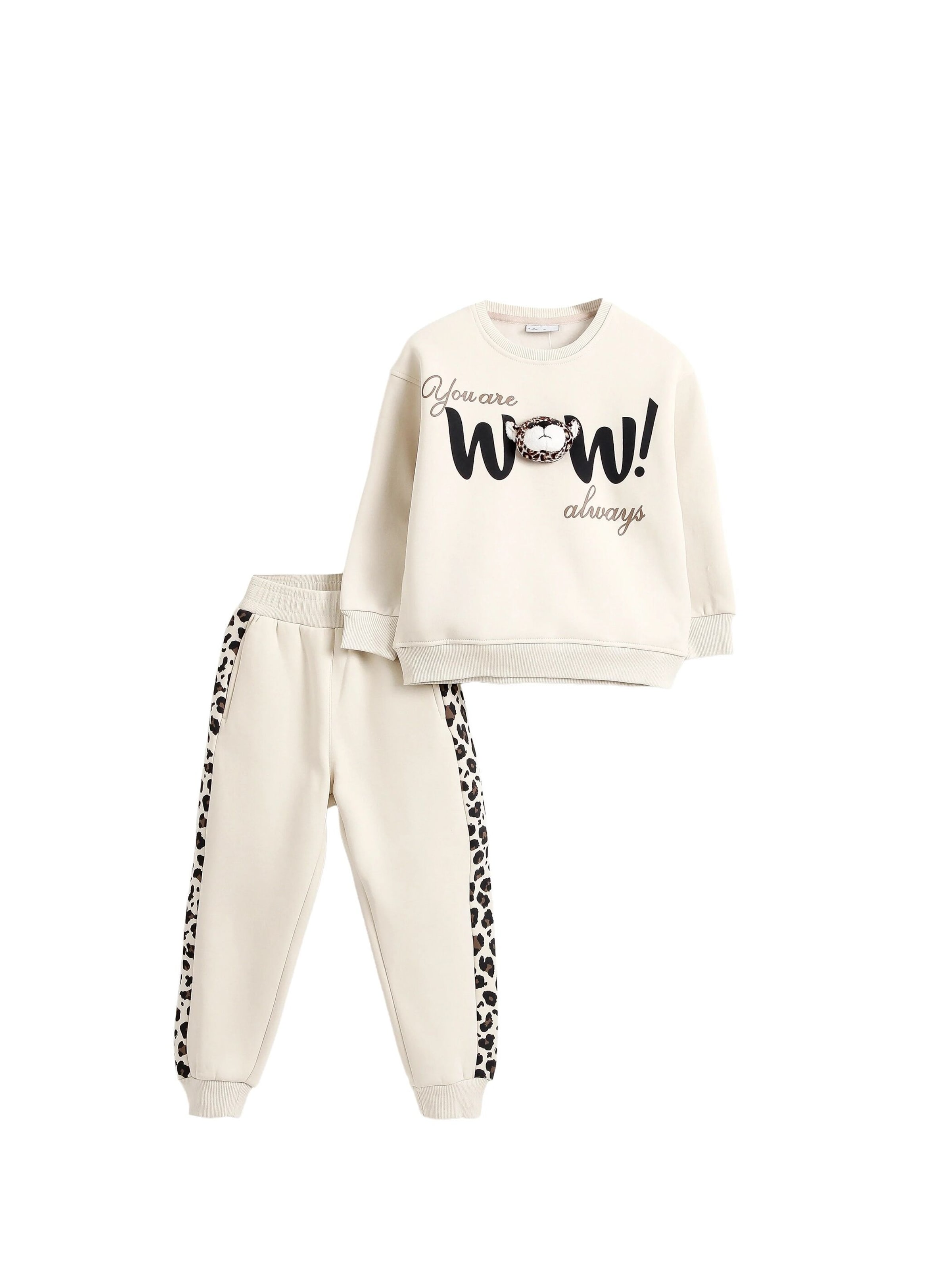 Solang Freizeitanzug Zweiteiler-Set 3D-Tigerkopf-Applikation in Beige: Vorderseite