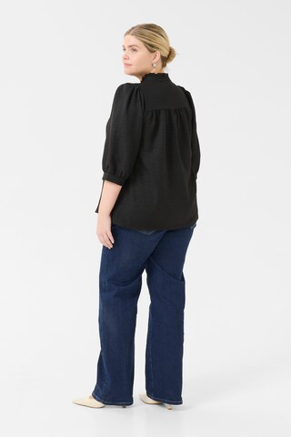 KAFFE CURVE Bluse 'Ellinor' i sort