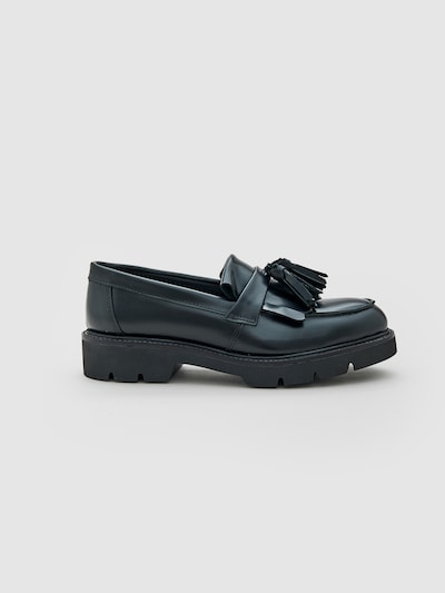 EDITED Chaussure basse 'Patrice' en noir, Vue avec produit