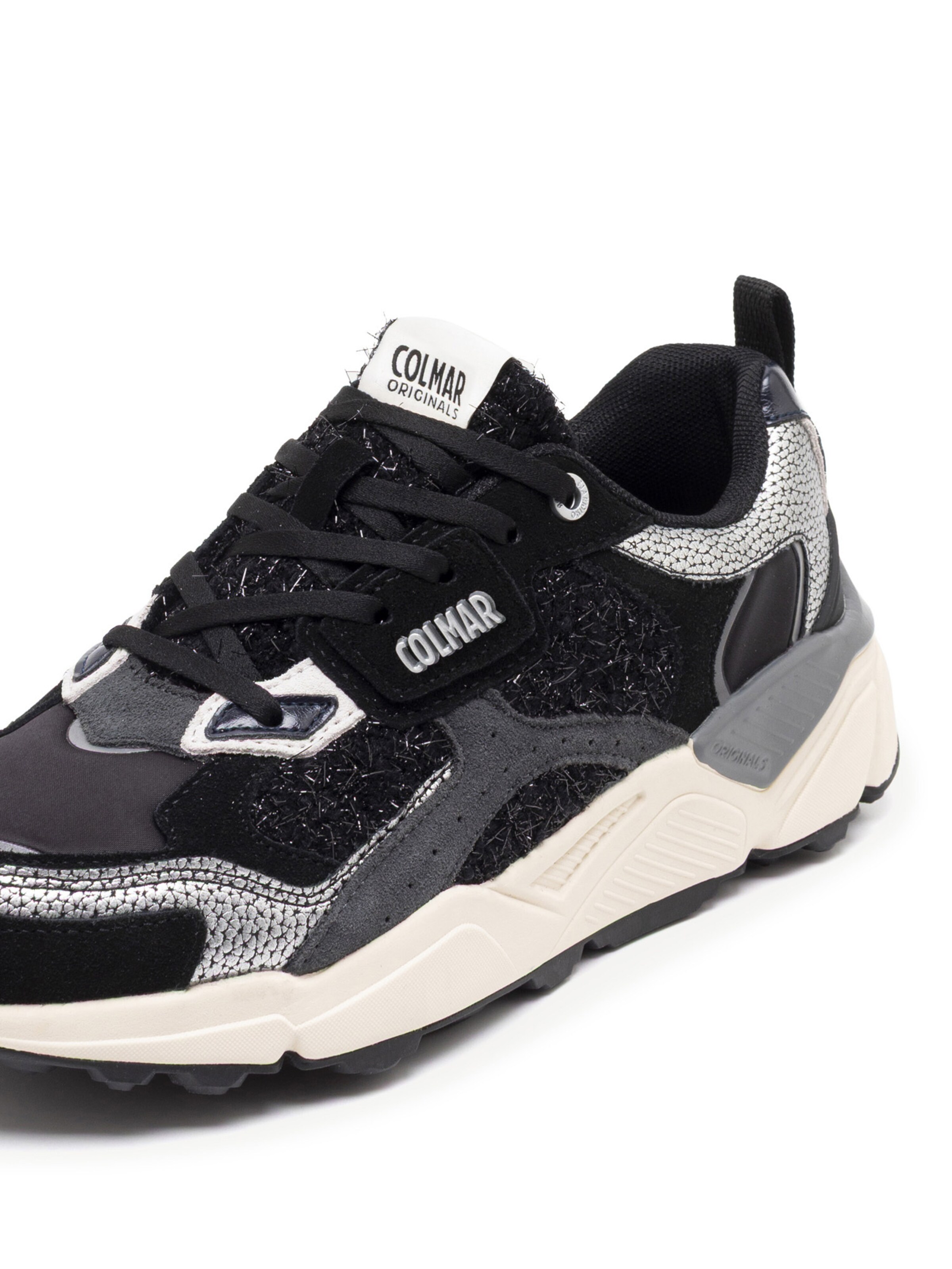 Baskets basses 'Garner' Colmar en noir : sur le côté
