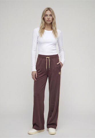 Sergio Tacchini Regular Trousers in Purple: front