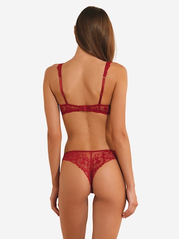 String 'Soupcon' di ETAM in rosso