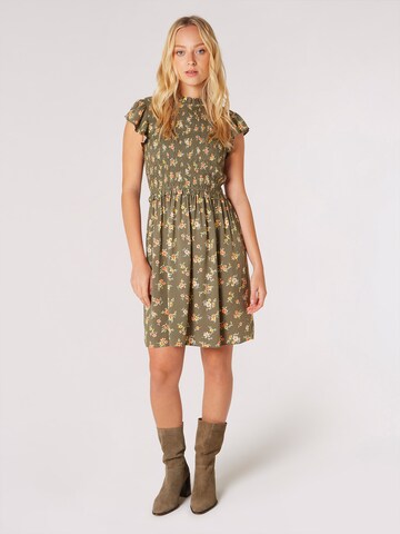 Robe ' ' Apricot en vert : devant