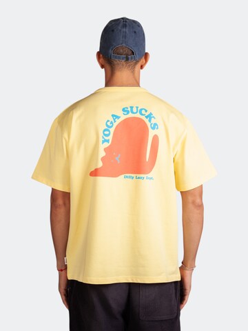 DillySocks Shirt 'Dilly Lazy Days' in Geel: voorkant