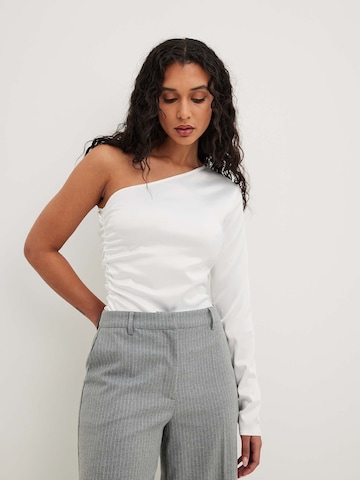 NA-KD Shirt Bodysuit in White: front
