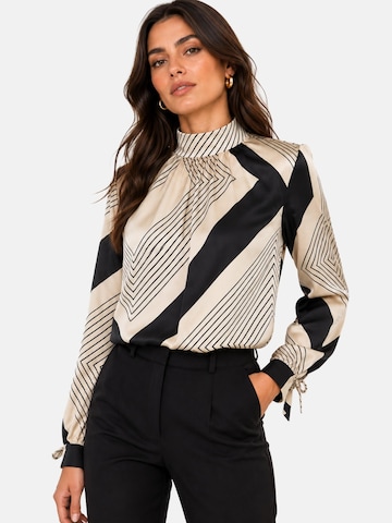 REGINA FASHION Bluzka 'Blouse with Standing collar print' w kolorze beżowy
