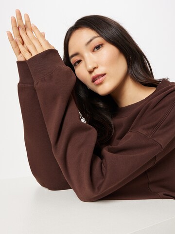 WEEKDAY Sweatshirt in Braun