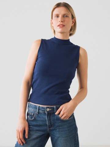 Top di Honest Basics in blu: frontale