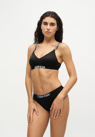 Calvin Klein Underwear - Tanga em preto