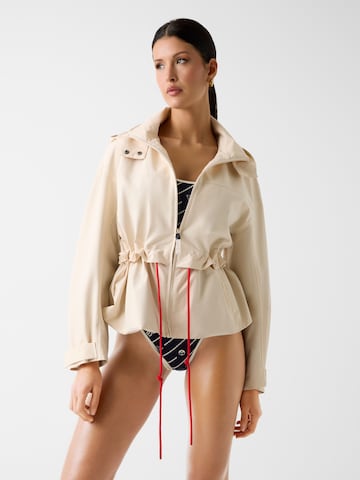 GUESS - Chaqueta funcional en beige: frente