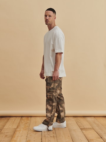 DAN FOX APPAREL Футболка 'Erik' в Белый