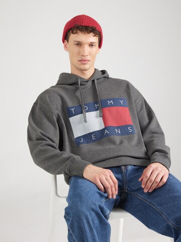 Tommy Jeans Sweatshirt in Grey: front