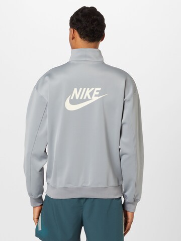 Nike Sportswear Sweatshirt in Grey