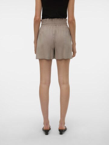 VERO MODA Regular Shorts 'Carisa' in Beige