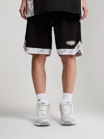 AND1 Широка кройка Панталон в черно: отпред