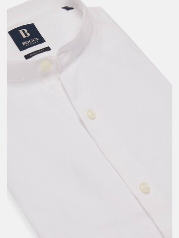 Coupe regular Chemise Boggi Milano en blanc