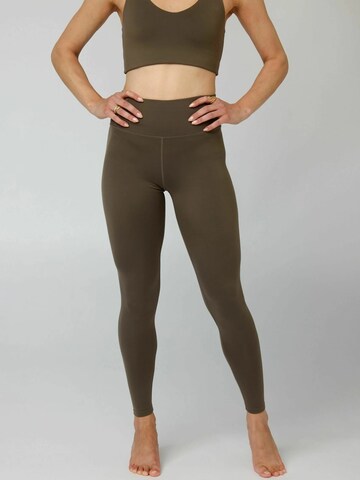 Girlfriend Collective regular Bukser ' Float ' i brun: forside