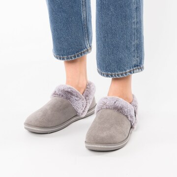 SKECHERS Slippers in Grey