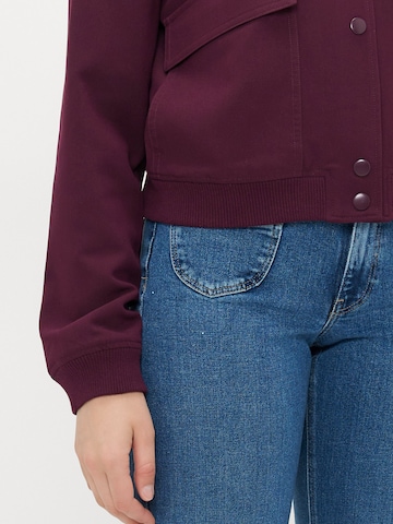 Vero Moda Tall Jacke 'VMAMALA' in Rot