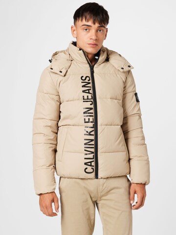 Calvin Klein Jeans - Chaqueta de invierno en beige: frente