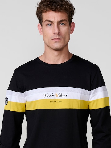 Tricou de la KOROSHI pe negru