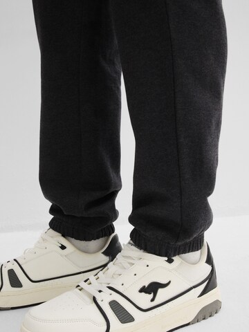 bonprix Tapered Broek in Grijs