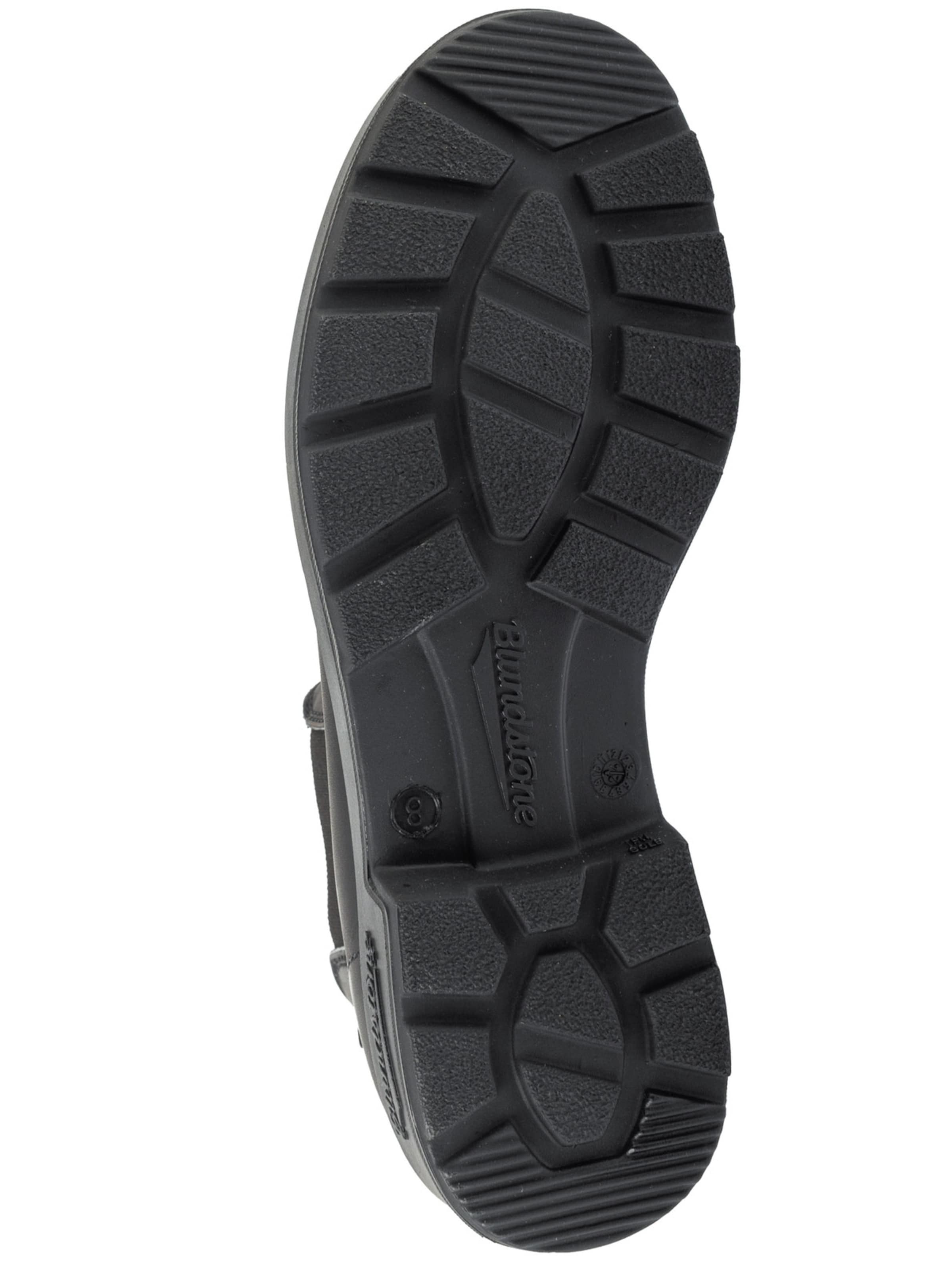 Blundstone Chelsea Boots in Black