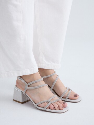 EXE Sandalen met riem 'CARMEN-777' in Zilver