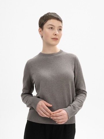 MELA Sveter 'Dhana' - Sivá