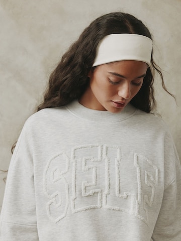 self. Sweatshirt in Grau