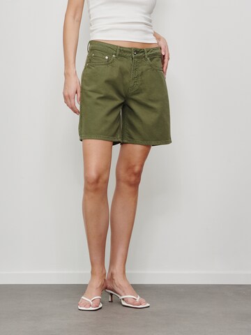 RÆRE by Lorena Rae Regular Jeans in Green: front