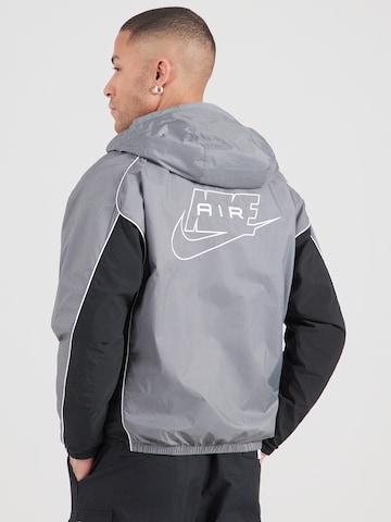 Nike Sportswear Prechodná bunda 'Air' - Sivá: predná strana